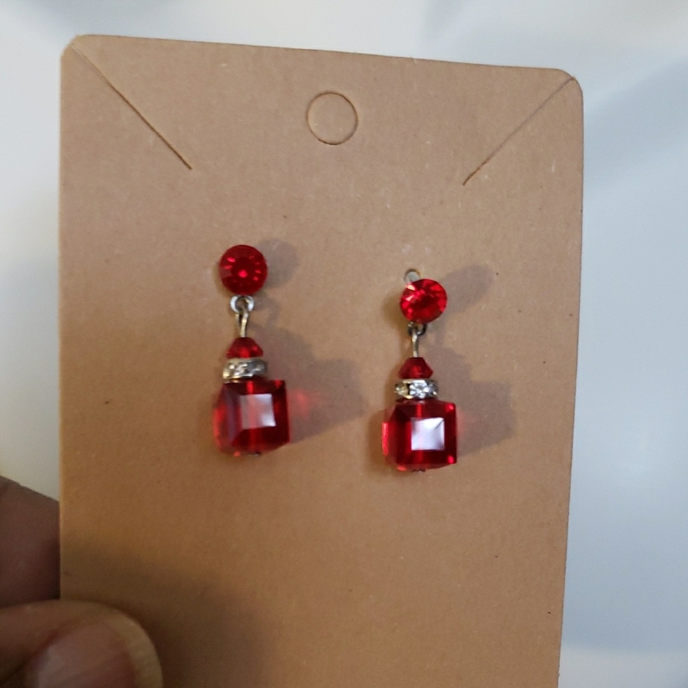 Elegant Red Crystal Drop Earrings - Picture 4 of 5